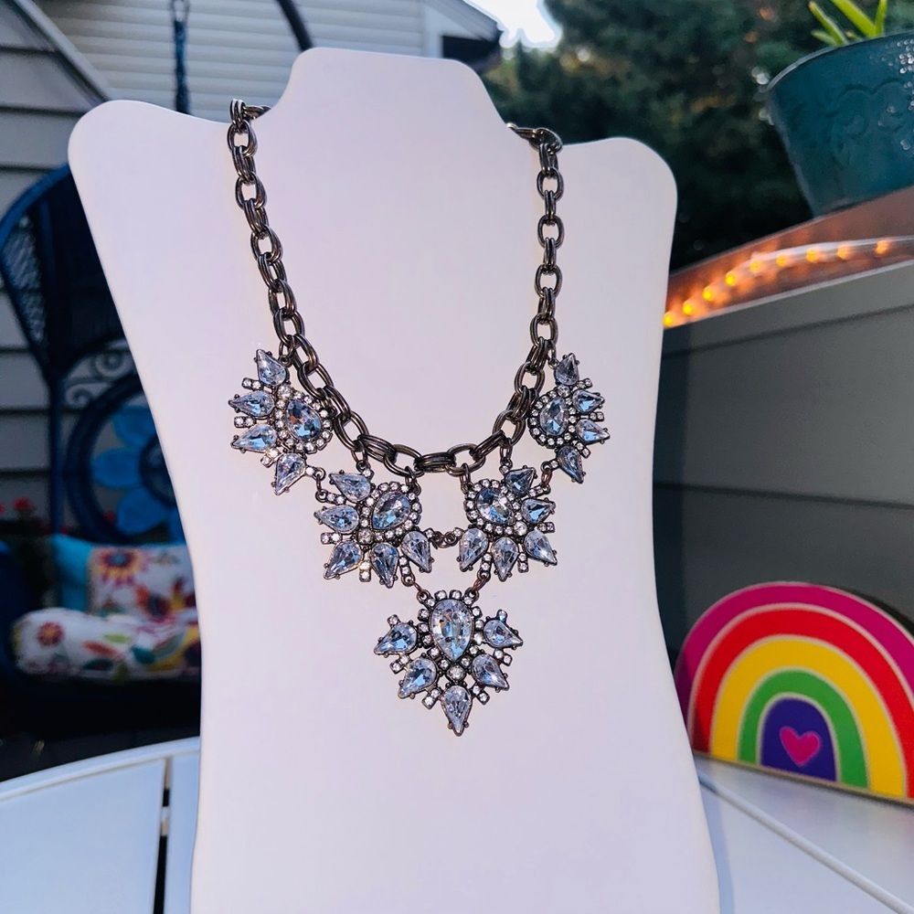 Rhinestone statement necklace - Picture 3 of 11